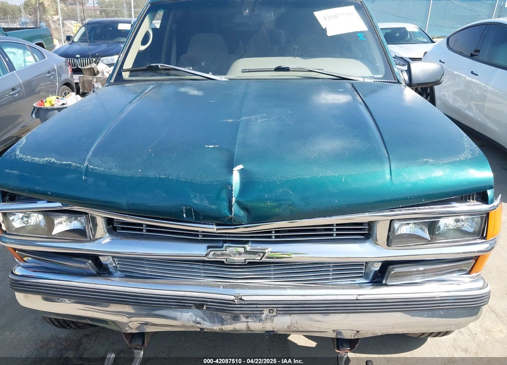 1996 CHEVROLET SUBURBAN K2500 VIN: 3GNGK26J3TG170834