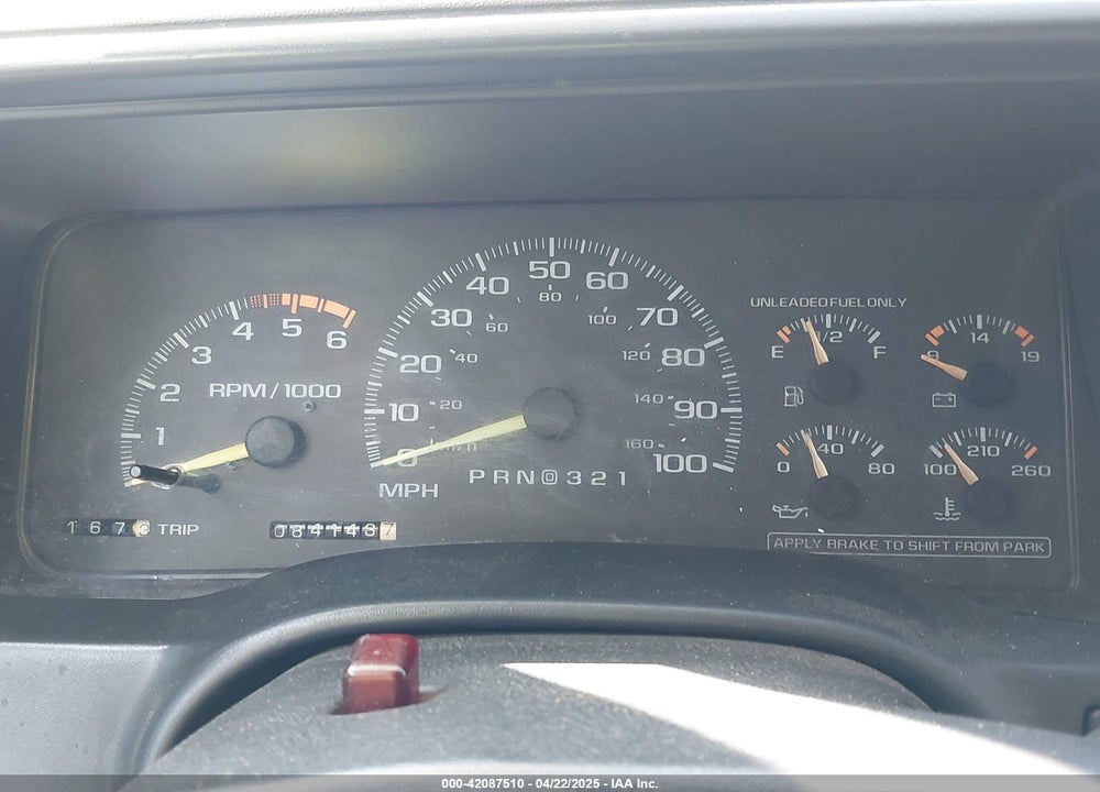 1996 CHEVROLET SUBURBAN K2500 VIN: 3GNGK26J3TG170834