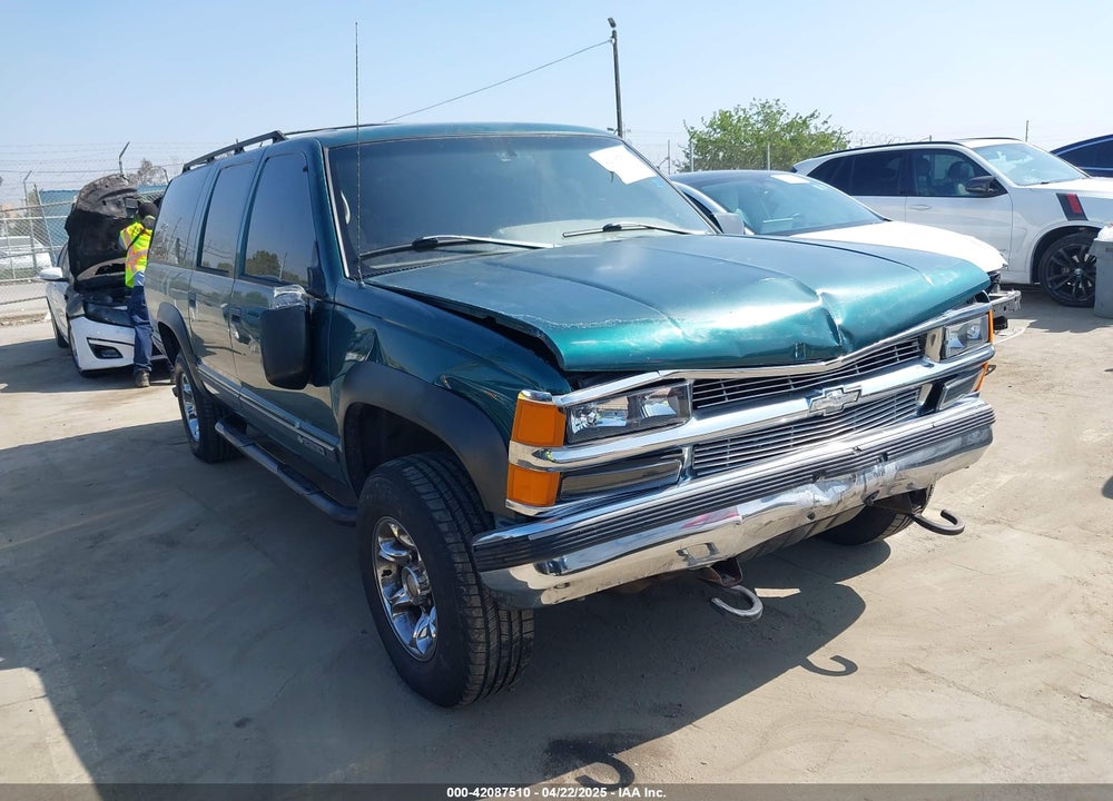 1996 CHEVROLET SUBURBAN K2500 VIN: 3GNGK26J3TG170834