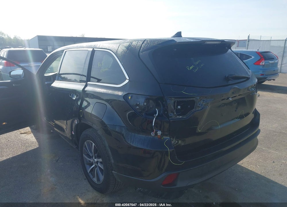 2019 TOYOTA HIGHLANDER VIN: 5TDJZRFH1KS567197
