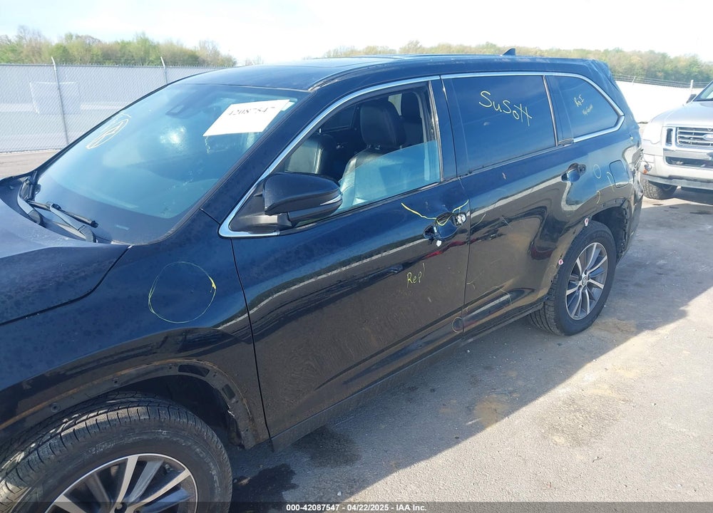 2019 TOYOTA HIGHLANDER VIN: 5TDJZRFH1KS567197