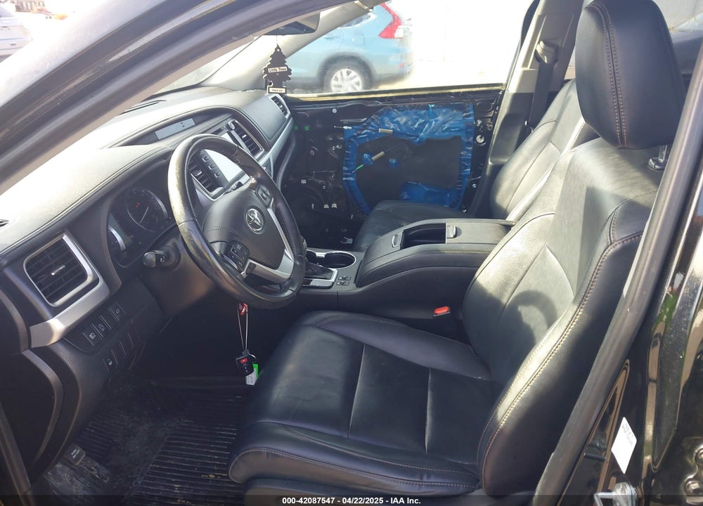 2019 TOYOTA HIGHLANDER VIN: 5TDJZRFH1KS567197