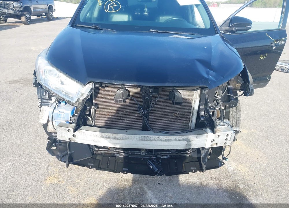 2019 TOYOTA HIGHLANDER VIN: 5TDJZRFH1KS567197