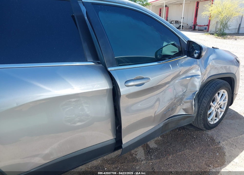 2017 JEEP CHEROKEE VIN: 1C4PJLCB3HW660925