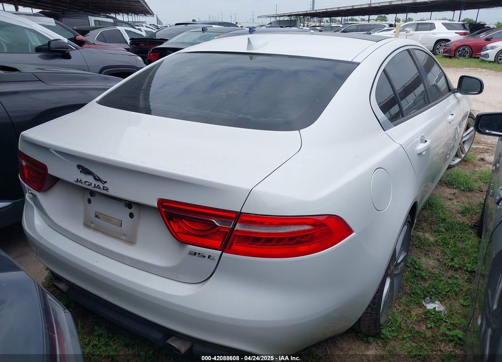 2017 JAGUAR XE VIN: SAJAD4BVXHA965092