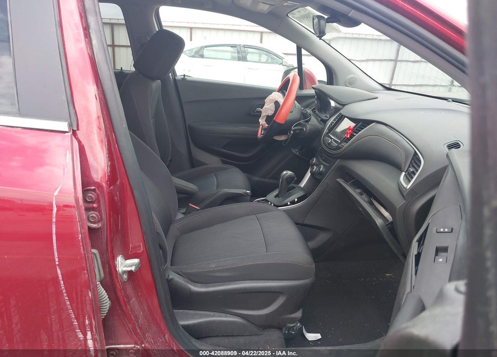 2019 CHEVROLET TRAX VIN: 3GNCJLSB3KL383083