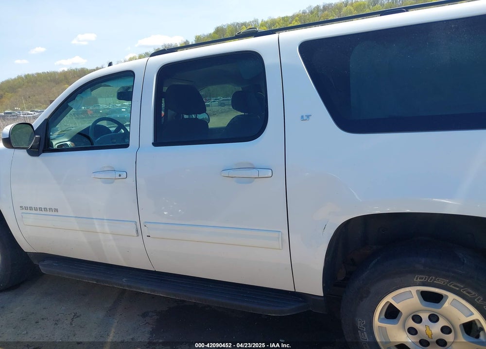 2014 CHEVROLET SUBURBAN 1500 VIN: 1GNSKJE70ER202460