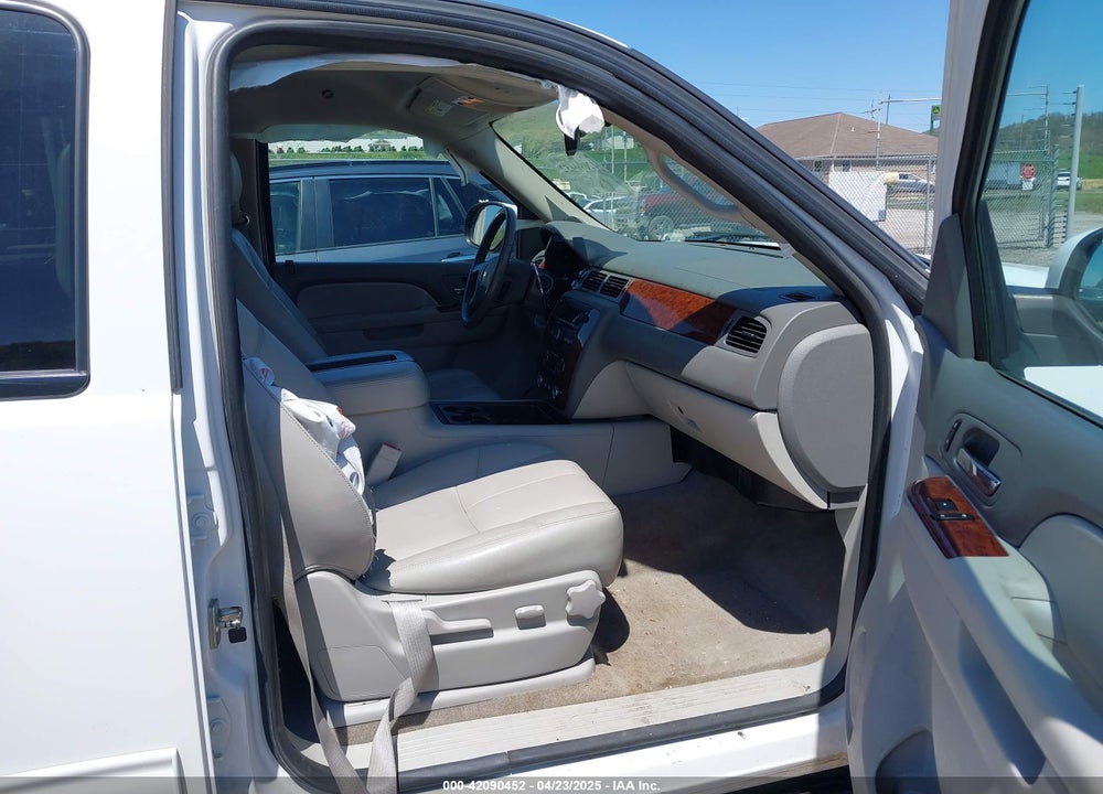 2014 CHEVROLET SUBURBAN 1500 VIN: 1GNSKJE70ER202460