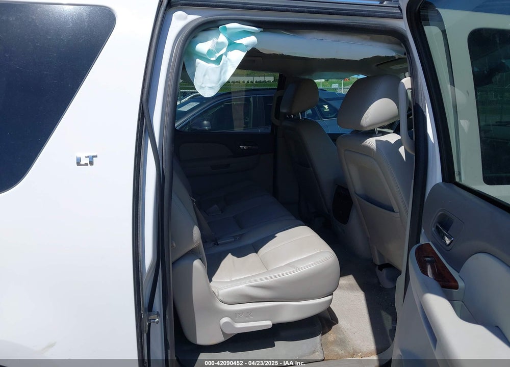 2014 CHEVROLET SUBURBAN 1500 VIN: 1GNSKJE70ER202460