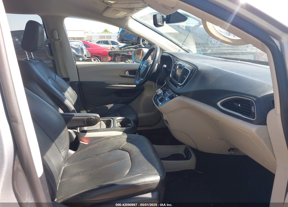 2020 CHRYSLER PACIFICA TOURING L VIN: 2C4RC1BG7LR140622