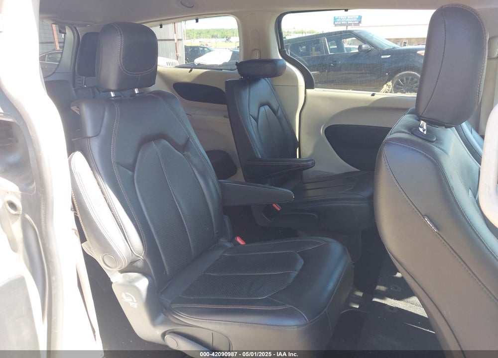 2020 CHRYSLER PACIFICA TOURING L VIN: 2C4RC1BG7LR140622