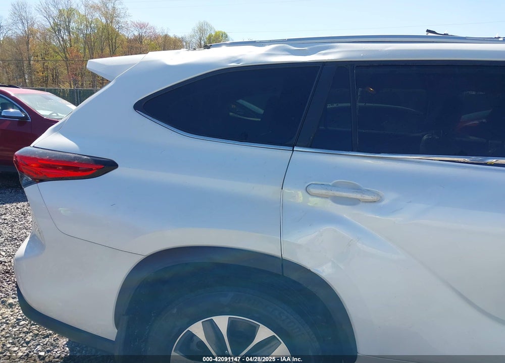 2023 TOYOTA HIGHLANDER XLE VIN: 5TDKDRBH2PS041970