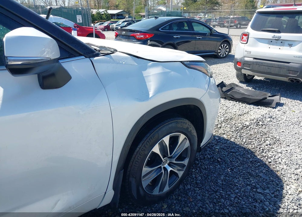 2023 TOYOTA HIGHLANDER XLE VIN: 5TDKDRBH2PS041970