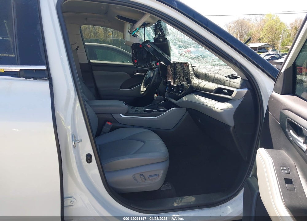 2023 TOYOTA HIGHLANDER XLE VIN: 5TDKDRBH2PS041970