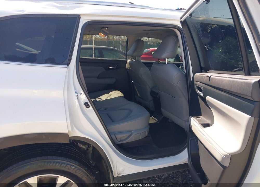2023 TOYOTA HIGHLANDER XLE VIN: 5TDKDRBH2PS041970