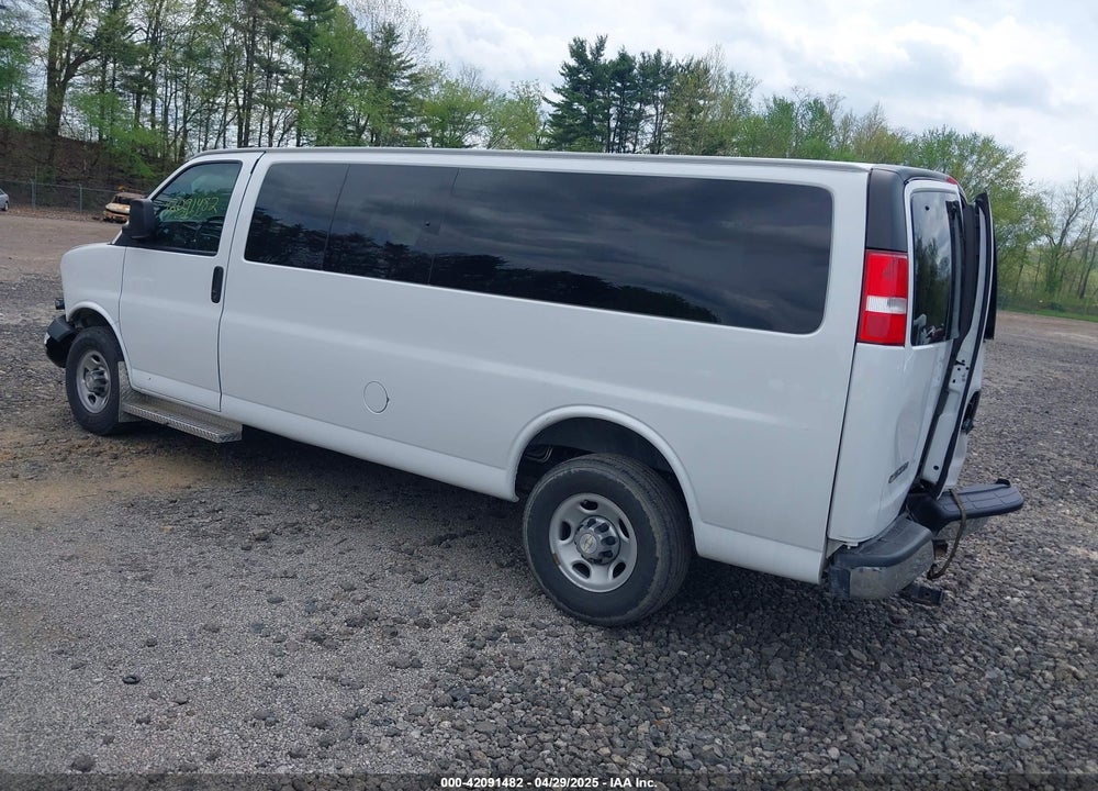 2021 CHEVROLET EXPRESS PASSENGER RWD 3500 EXTENDED WHEELBASE LT VIN: 1GAZGPF79M1309779