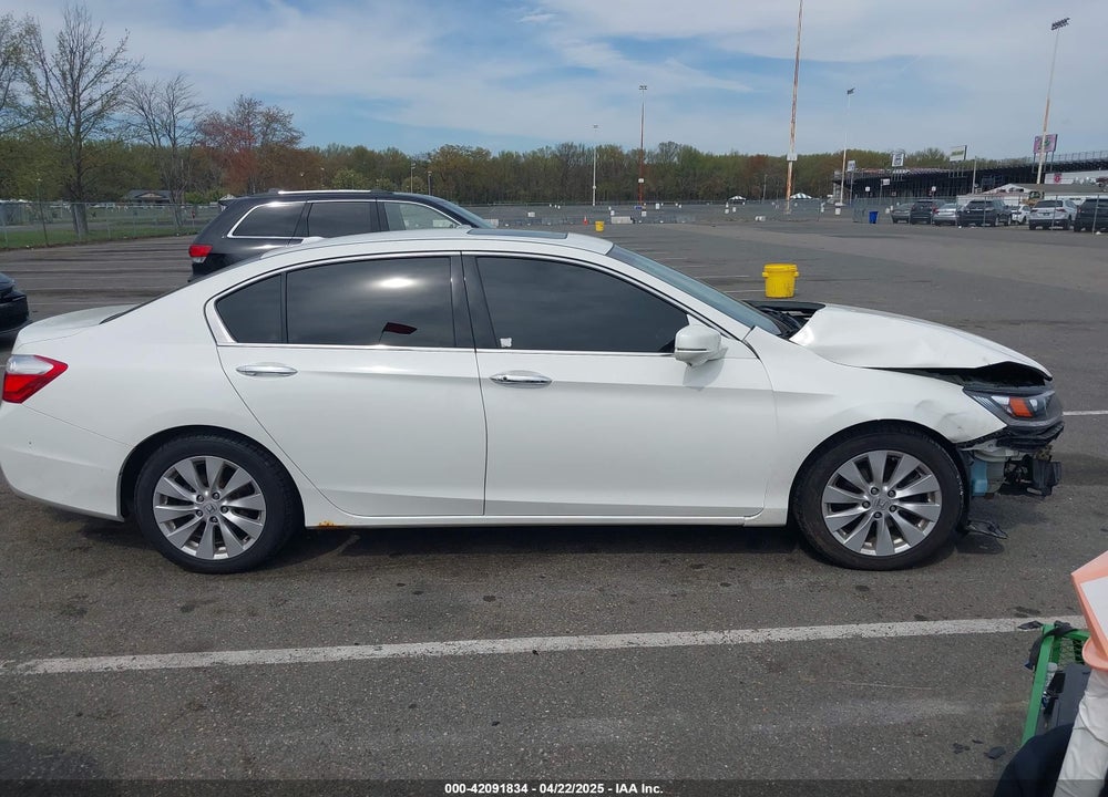 2013 HONDA ACCORD VIN: 1HGCR3F82DA023198