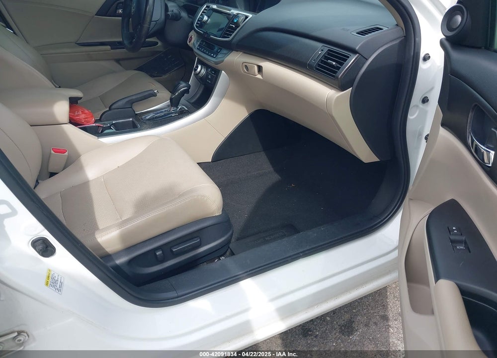 2013 HONDA ACCORD VIN: 1HGCR3F82DA023198
