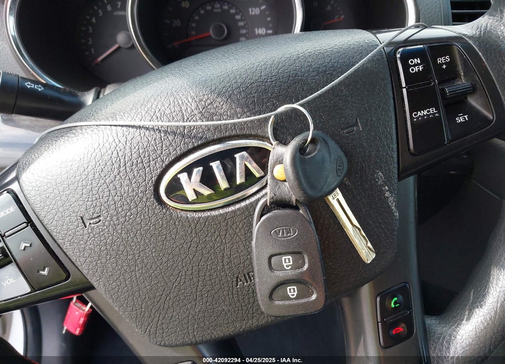 2012 KIA SORENTO LX VIN: 5XYKT3A13CG203908