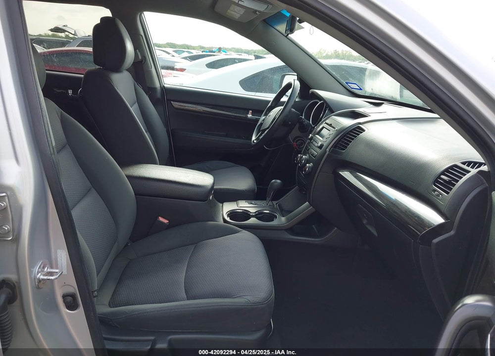 2012 KIA SORENTO LX VIN: 5XYKT3A13CG203908