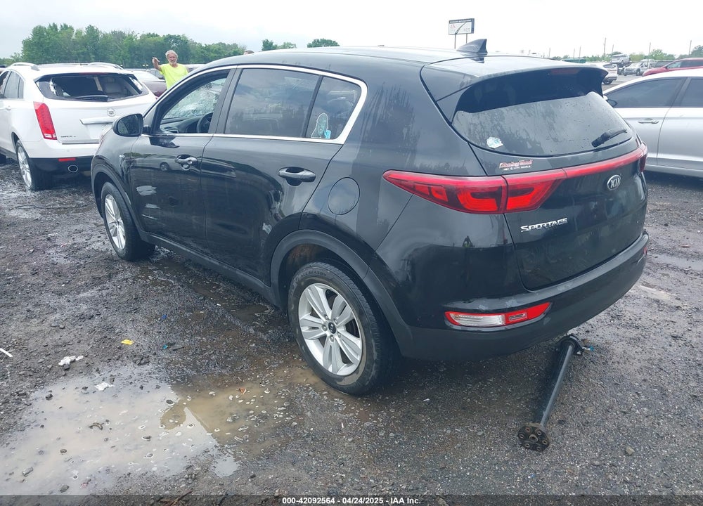 2018 KIA SPORTAGE LX VIN: KNDPMCAC3J7335212