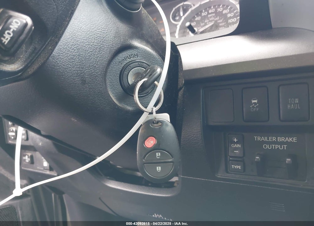2016 TOYOTA TUNDRA SR5 5.7L V8 VIN: 5TFDW5F19GX566639