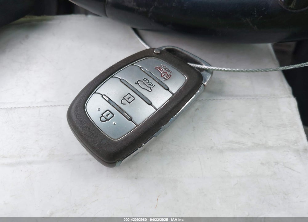 2014 HYUNDAI ELANTRA VIN: KMHDH4AH0EU032058
