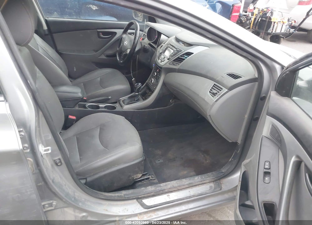 2014 HYUNDAI ELANTRA VIN: KMHDH4AH0EU032058