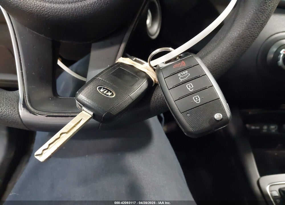 2016 KIA SORENTO VIN: 5XYPGDA51GG006924