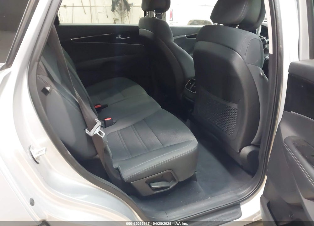 2016 KIA SORENTO VIN: 5XYPGDA51GG006924