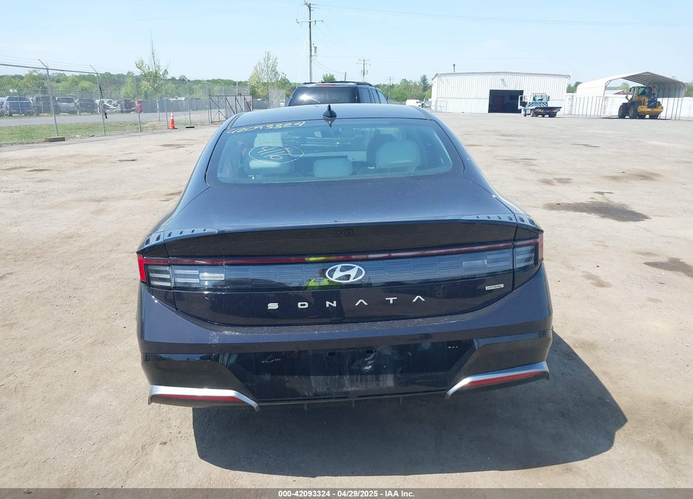 2024 HYUNDAI SONATA VIN: KMHL64JA5RA380000
