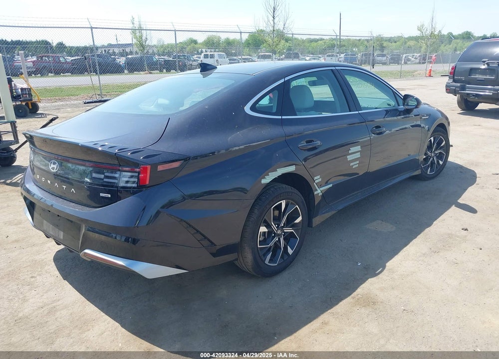 2024 HYUNDAI SONATA VIN: KMHL64JA5RA380000