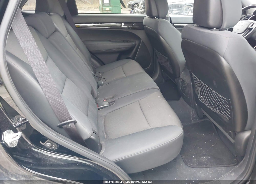 2013 KIA SORENTO VIN: 5XYKT3A61DG414943
