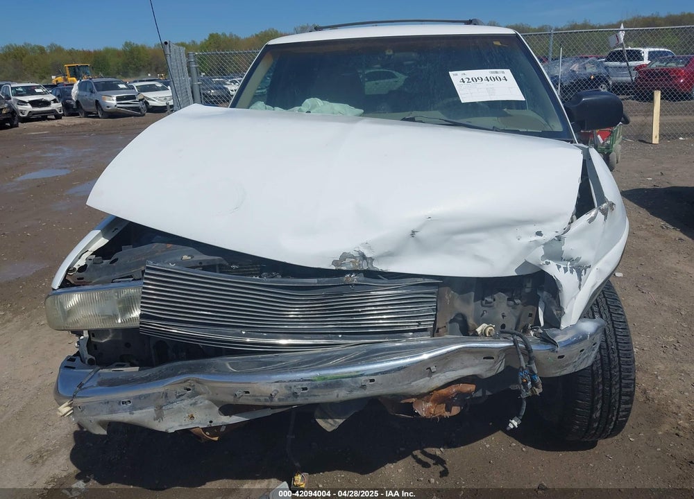 1998 CHEVROLET BLAZER LS CMI VIN: 1GNCS13W6W2122038