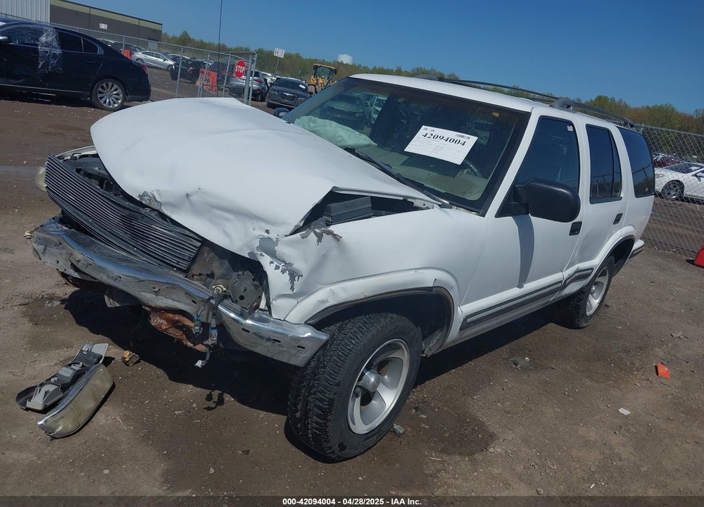 1998 CHEVROLET BLAZER LS CMI VIN: 1GNCS13W6W2122038