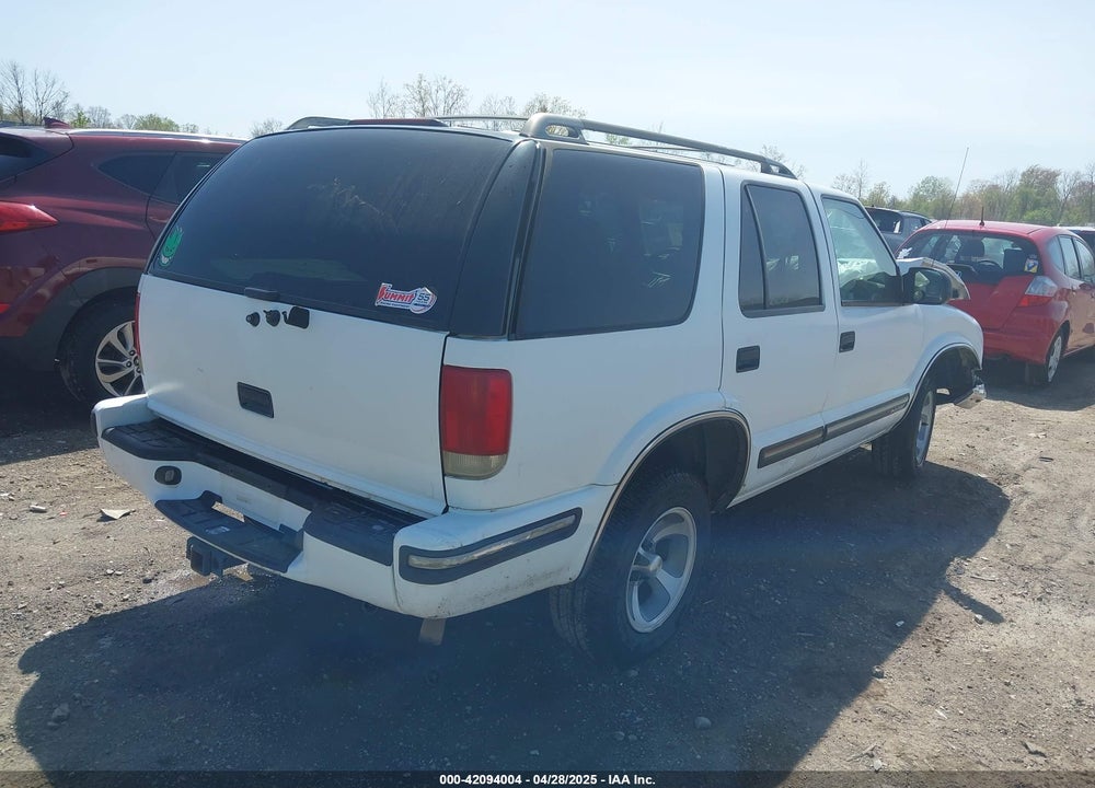 1998 CHEVROLET BLAZER LS CMI VIN: 1GNCS13W6W2122038