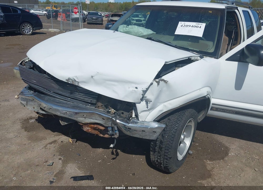1998 CHEVROLET BLAZER LS CMI VIN: 1GNCS13W6W2122038