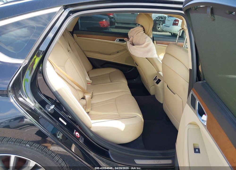 2015 HYUNDAI GENESIS 3.8 VIN: KMHGN4JE5FU036216
