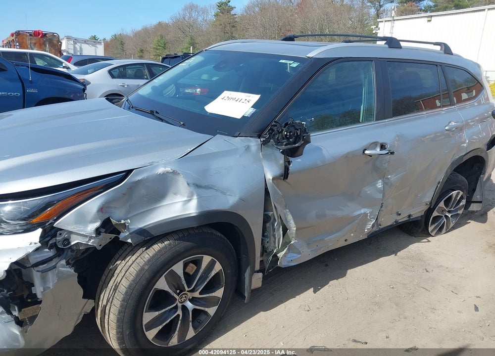 2023 TOYOTA HIGHLANDER XLE VIN: 5TDKDRBH6PS044676