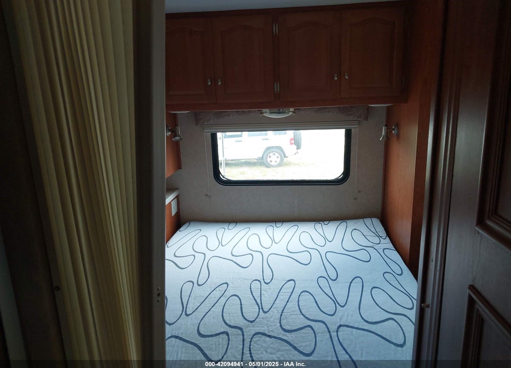 2006 FORD E-450 CUTAWAY VIN: 1FDXE45S36HB13884