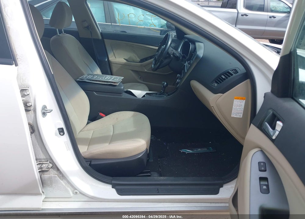 2016 KIA OPTIMA VIN: KNAGM4AD3G5092100