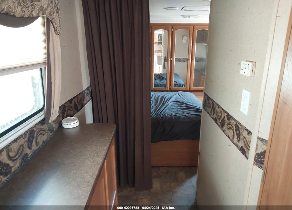 2010 CROSSROADS OTHER VIN: 4V0TC2827AE005714