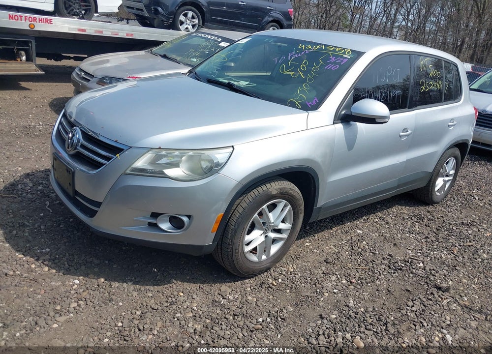 2011 VOLKSWAGEN TIGUAN VIN: WVGBV7AX2BW547930