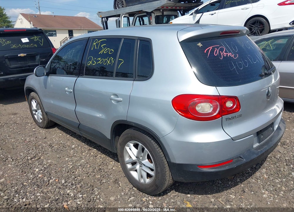 2011 VOLKSWAGEN TIGUAN VIN: WVGBV7AX2BW547930