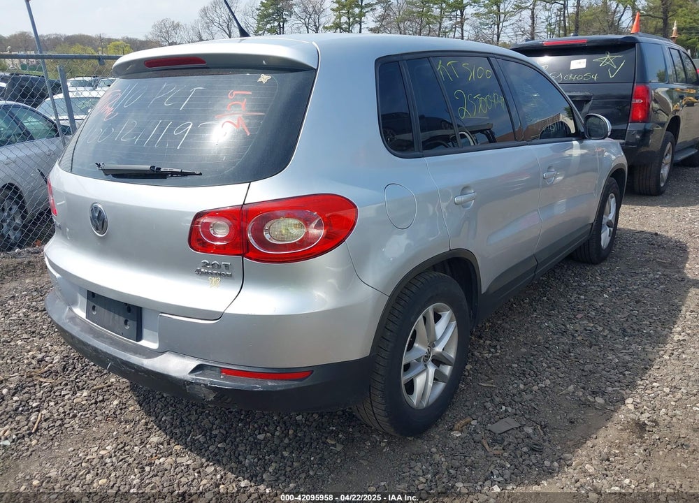 2011 VOLKSWAGEN TIGUAN VIN: WVGBV7AX2BW547930