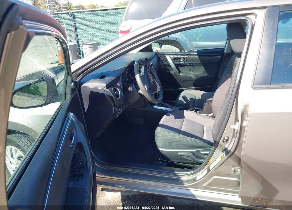 2018 TOYOTA COROLLA LE VIN: 5YFBURHE0JP800774