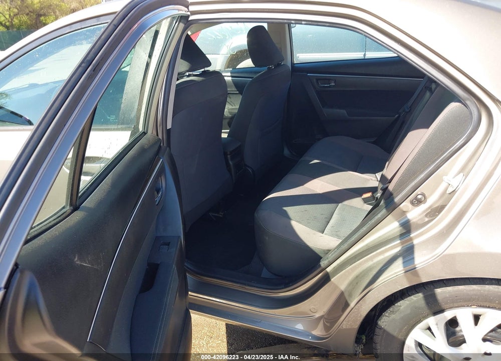 2018 TOYOTA COROLLA LE VIN: 5YFBURHE0JP800774