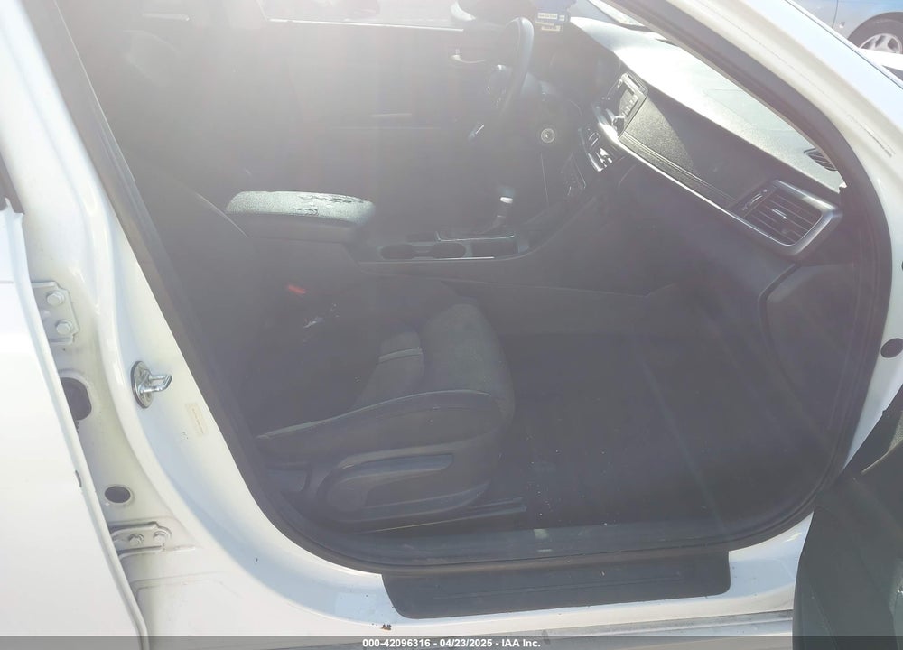 2017 KIA OPTIMA LX VIN: 5XXGT4L3XHG128484