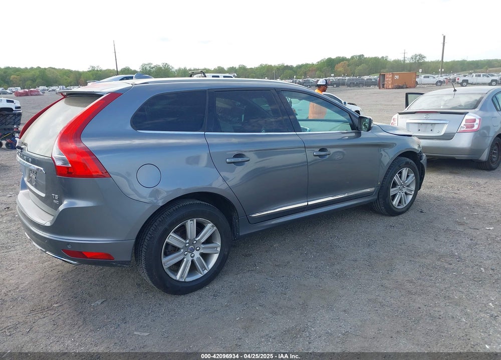 2017 VOLVO XC60 T5 INSCRIPTION VIN: YV440MRU1H2006921