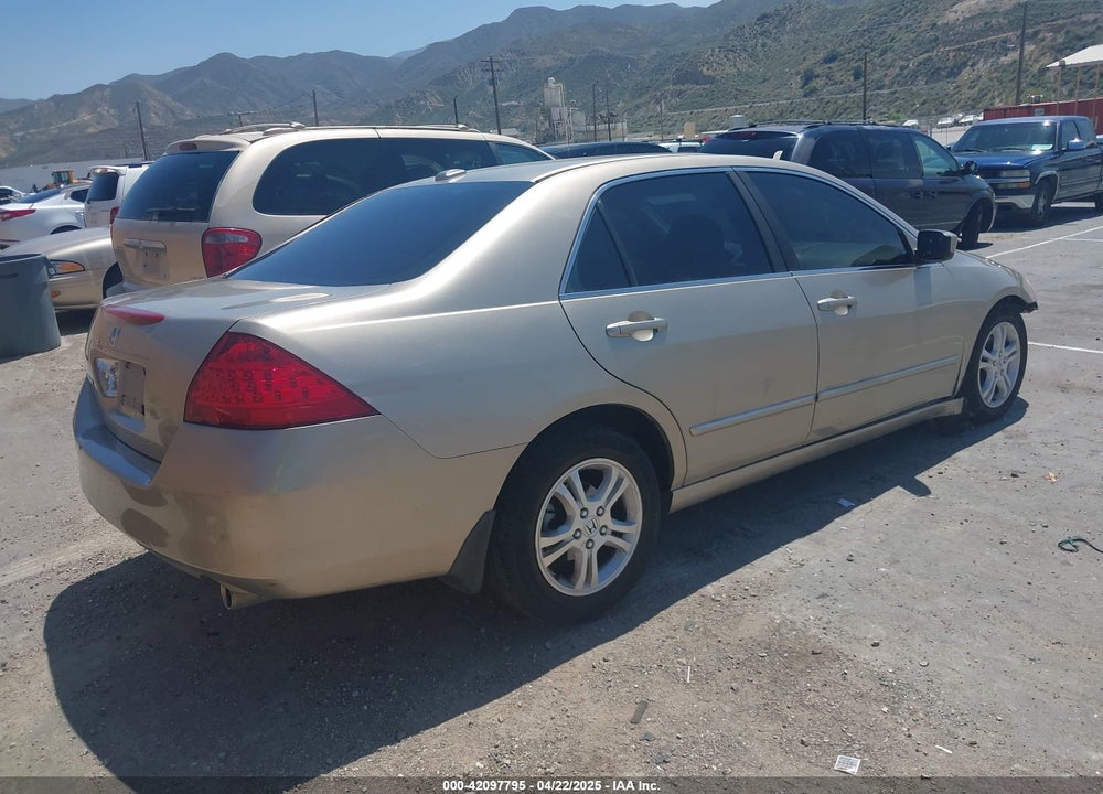 2006 HONDA ACCORD VIN: JHMCM56816C011705
